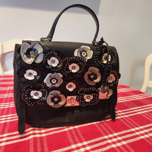 Michael Kors Handbags - ❤️❤️MICHAEL KORS FLORAL BAG❤️❤️